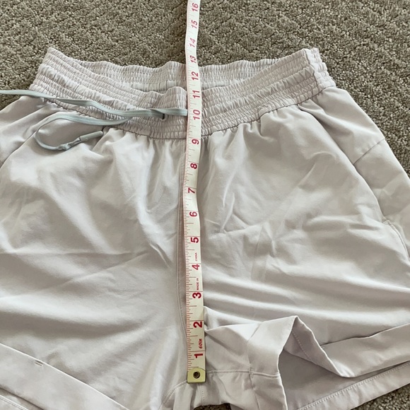 Lululemon shorts 4 spring breaker - Picture 5 of 9